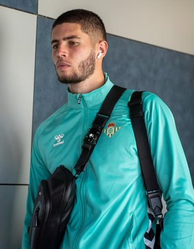 Mohamedyou85246's tweet photo. 🚨 Avec les blessures de Hadjam et  Chergui, #Petkovic étudie des alternatives pour la défense dès le stage de mars.
🔹 Options :
• Elyaz Zidane (si régularisation avec le Betis)
• Nair 
•  #Abada 
🎯 : consolider la défense et préparer l’avenir des Verts.
🗞️@winwinallsports https://t.co/oJH63XeIAS