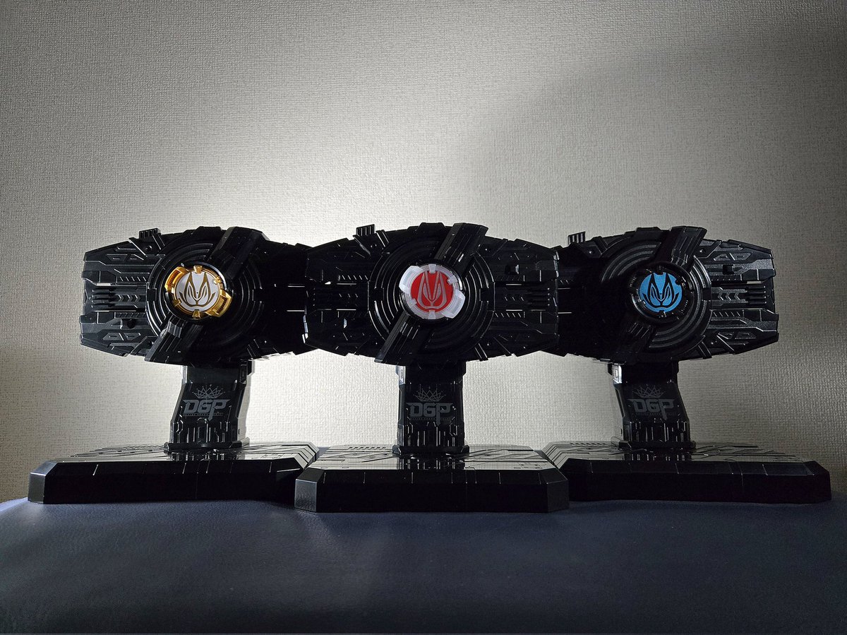 これやりたくて 実はレイズバックル ディスプレイ台座3つ買ってた 満足