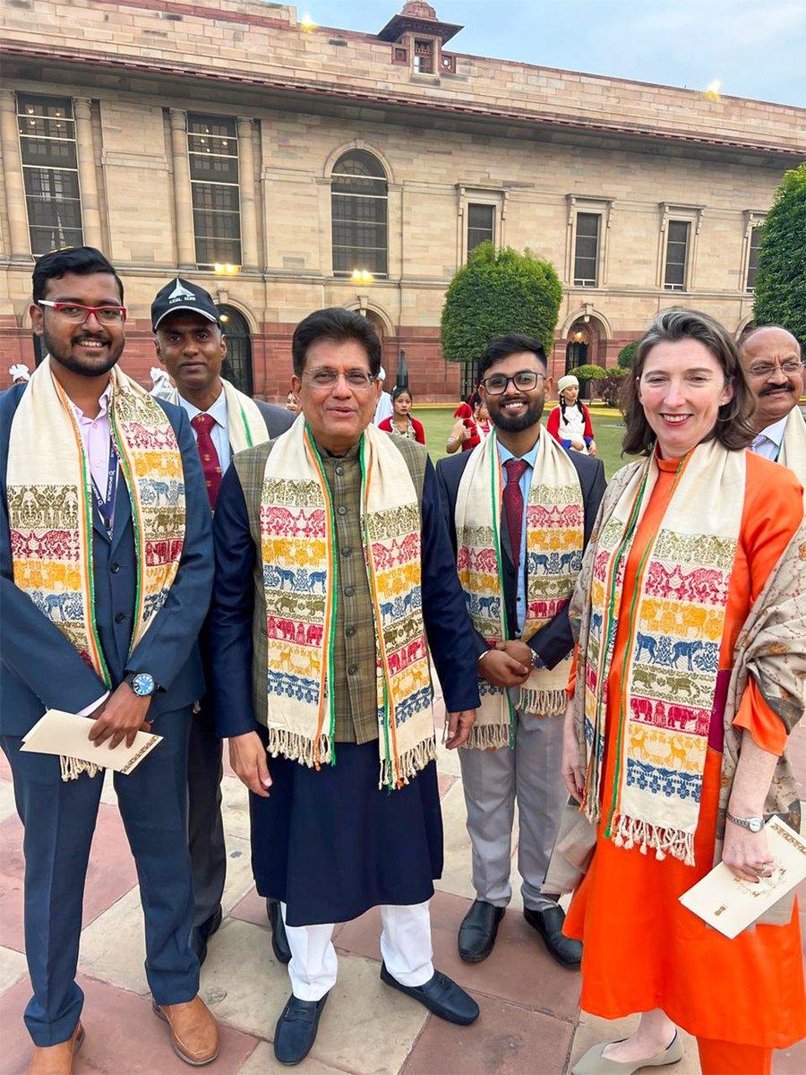 Apurwa Masook tweet media