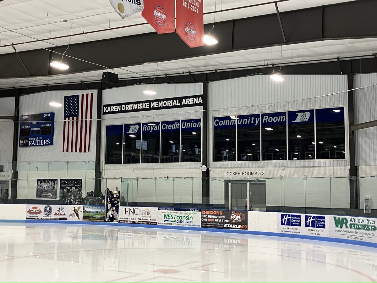 robbyryd's tweet photo. Unique Arena Features part 16: John Gornick Memorial Arena &amp; Karen Drewiske Memorial Arena, Hudson Sports and Civic Center, Hudson, WI>>>Home to SC champ, Davis Drewiske, Hudson is a hot little hockey bed across the river from the #SoH. https://t.co/01Fj2WEO9c