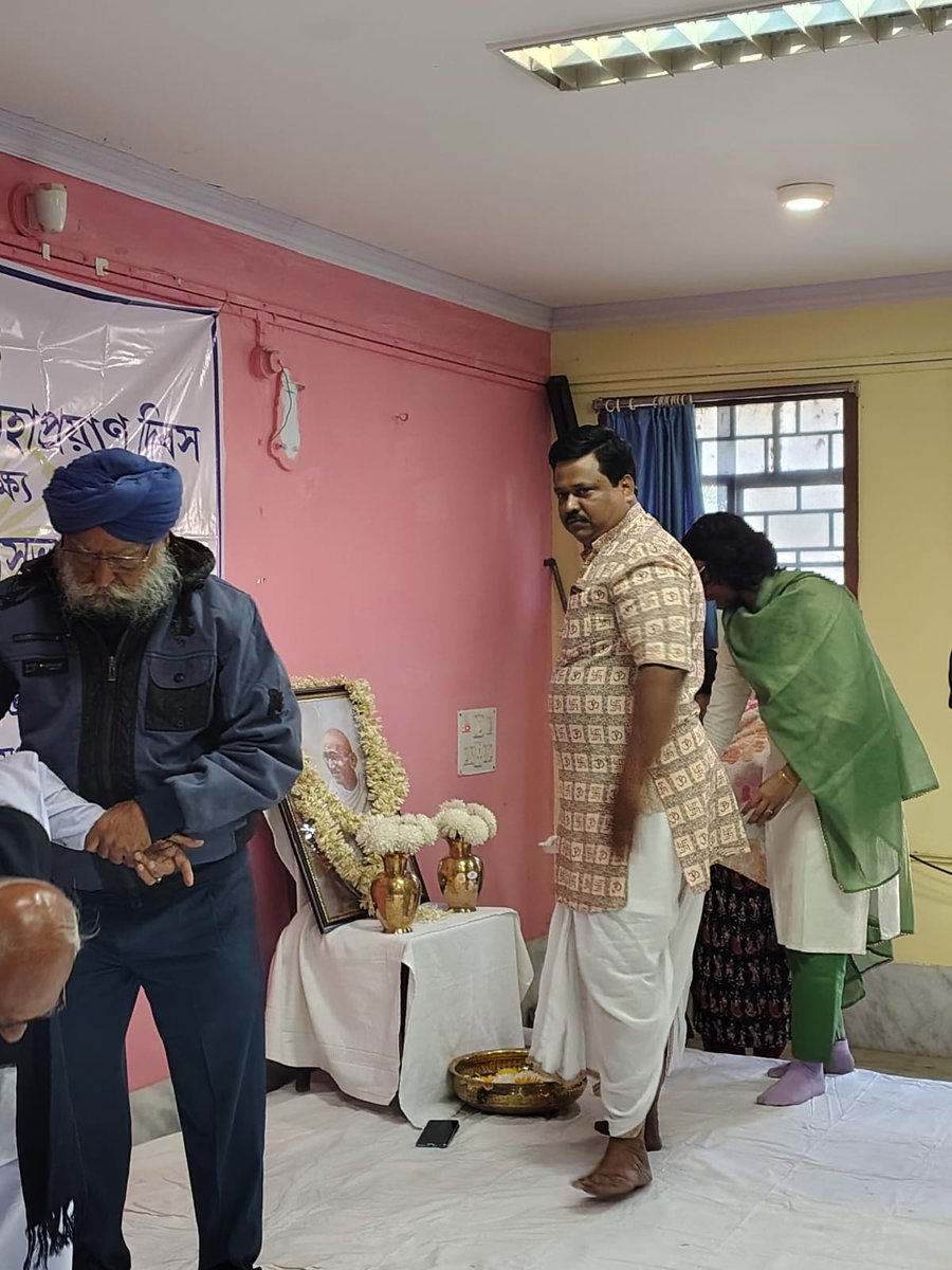 LalbaghSdico's tweet photo. Some moments of the prayer meeting at the office of sub divisional officer,Lalbagh on the occasion of death anniversary of Mahatma Gandhi.The sub divisional officer,Dr:  Bonomali Roy sir and other officer and religious leader were present there. https://t.co/EqBIt5EJfS