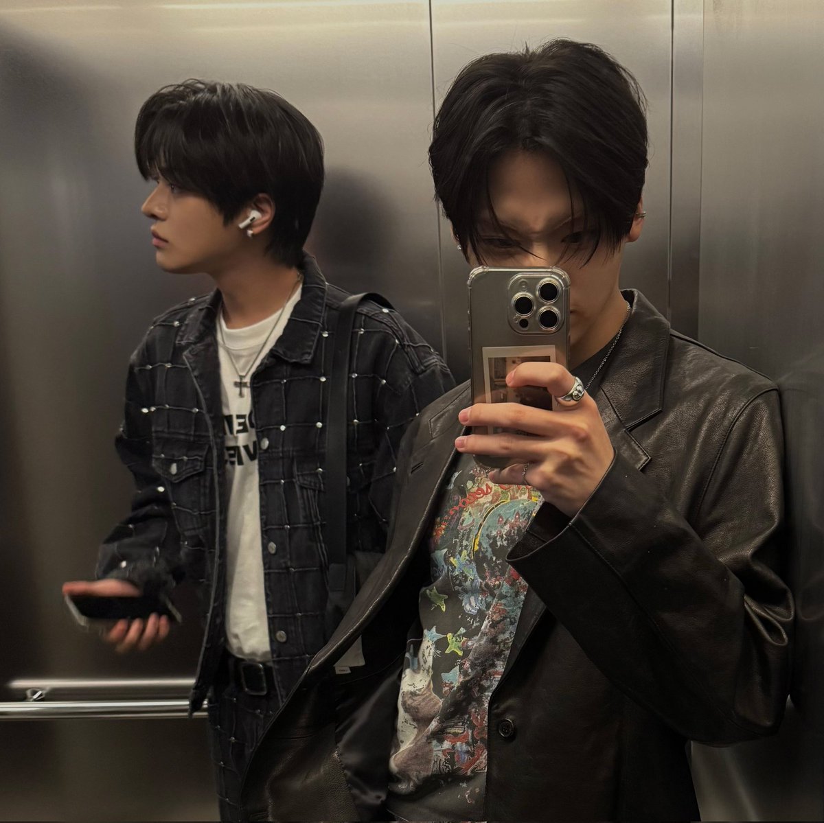 unwokefujo's tweet photo. why does he keep posting these crazy girlfriend photos next to photos with leo. does he know im fucking crazy https://t.co/EtCYHxh1Qf