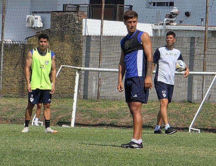El Cervecero se entrenó esta mañana en el anexo, donde hizo trabajos tácticos y pelota parada entre los titulares y suplentes que paró el DT Alfredo Grelak. Mañana por la mañana y en el predio de Alsina y Lora, estos dos equipos jugarán dos amistosos ante Estudiantes de Caseros.
