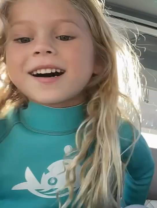 HAPPY 6th BIRTHDAY Masha! 🎁🎂🎈 I’m sending my very best birthday wishes to you today and I hope your birthday party is full of fun and laughter, and of course lots of yummy cake! 💖 

#annakournikova #аннакурникова #enriqueiglesias #энрикеиглесиас <a href="/enriqueiglesias/">Enrique Iglesias</a>