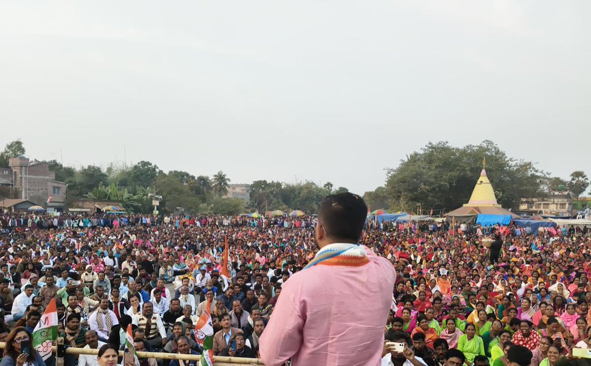 AITCofficial's tweet photo. From Purba Bardhaman's Kalna came a thunderous warning to the architects of the SIR conspiracy that Bengal will not be intimidated, and BJP will not escape accountability.

Every voice, every step, every slogan made it clear that when Bengal unites, conspiracies collapse. There is no refuge here for forces that thrive on fear, fraud, and disenfranchisement.