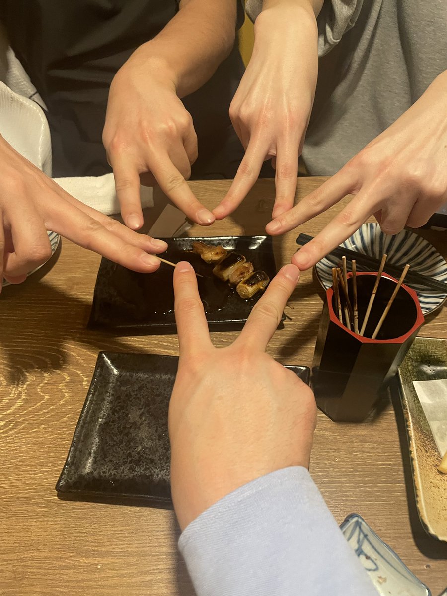 オフ会させていただきました！
かなり貴重な情報をいただいて恐れ入ります！

しぃさんとオナ王さんと盃をかわせていただきました。

どこまで行っても悩まれているところが、人間味を感じました！非常に！

<a href="/orenosyumi_2d/">おねシコ！＠おねショタ専門ブログの管理人しぃ♡DL同人始めました</a> 
<a href="/neet_tinko/">てぃんこ🗼オナ王(オナホブログ管理人)</a>