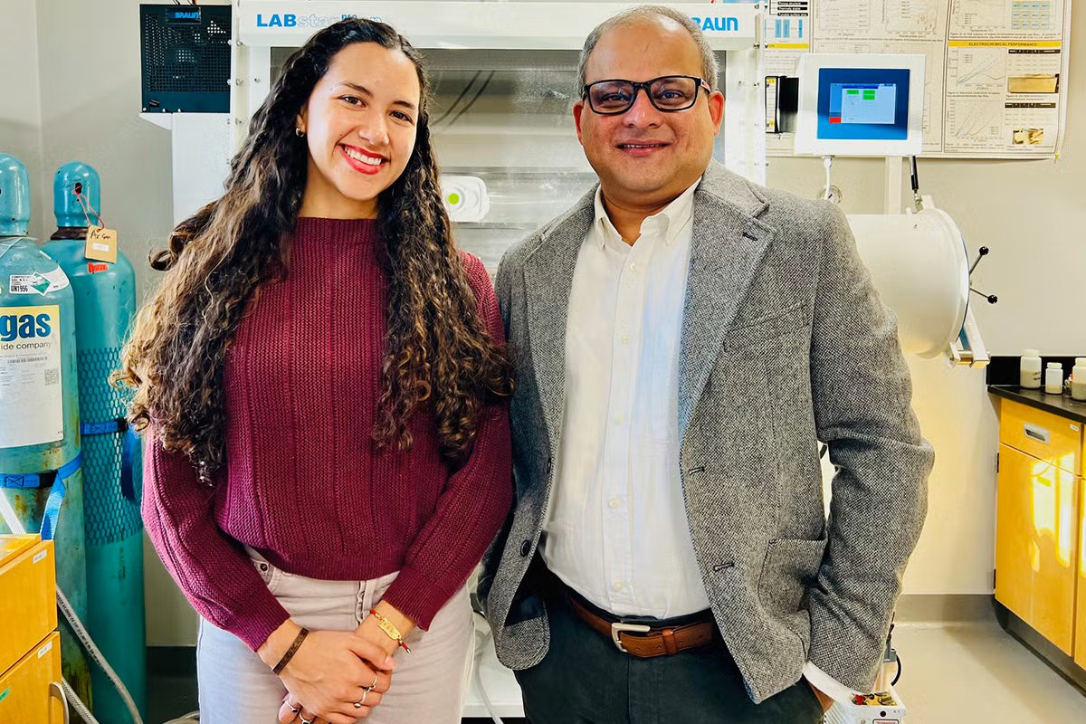 So well deserved! ✨ 

Congratulations to Assistant Professor Kausik Mukhopadhyay, the Florida Education Fund's Outstanding Mentor of the Year.

Learn more about the incredible honor: bit.ly/45Cc5TI