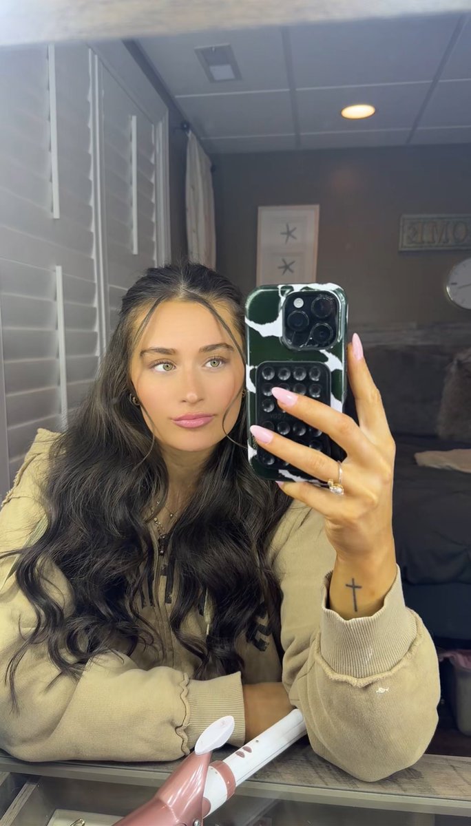 Lauren Maxwell tweet media