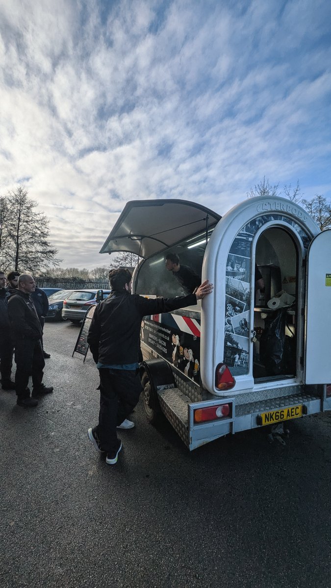 Edisonandday's tweet photo. Full team day in Derby 👏
New dispatch warehouse and offices, big plans for 2026, and an excellent burger lunch 🍔

Ready to hit the ground running 💪 https://t.co/UjbxjwTkoe