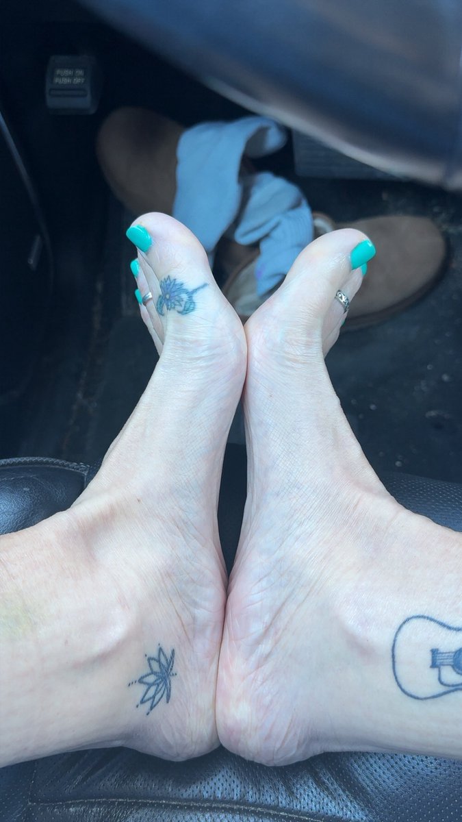 IvorySteps1's tweet image. Good morning and Happy Friday! Taking a well deserved sole break before trainings all day! Send me a DM sales and pricing info! 😘👣