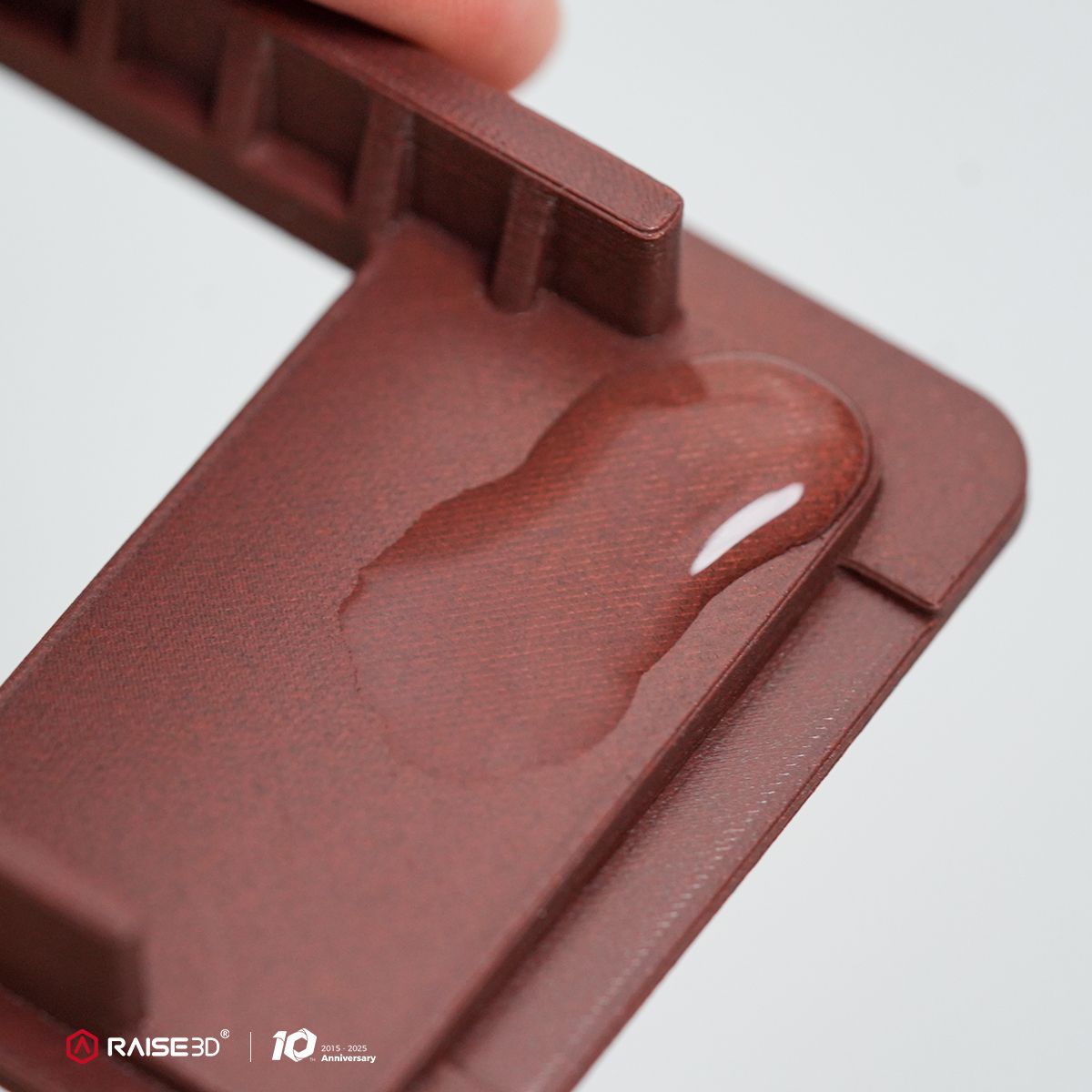 CREATE_EDU_PROJ's tweet image. Get a smooth, professional finish with #ProIroning on the @Raise3D E3! Print Hyper Speed PLA Pro or Industrial PETG in #ideaMaker for an #injectionmolding-like top layer (Ra &amp;lt; 2 µm), straight off the build plate.

🔗 Learn more:  hubs.ly/Q03R-8w90