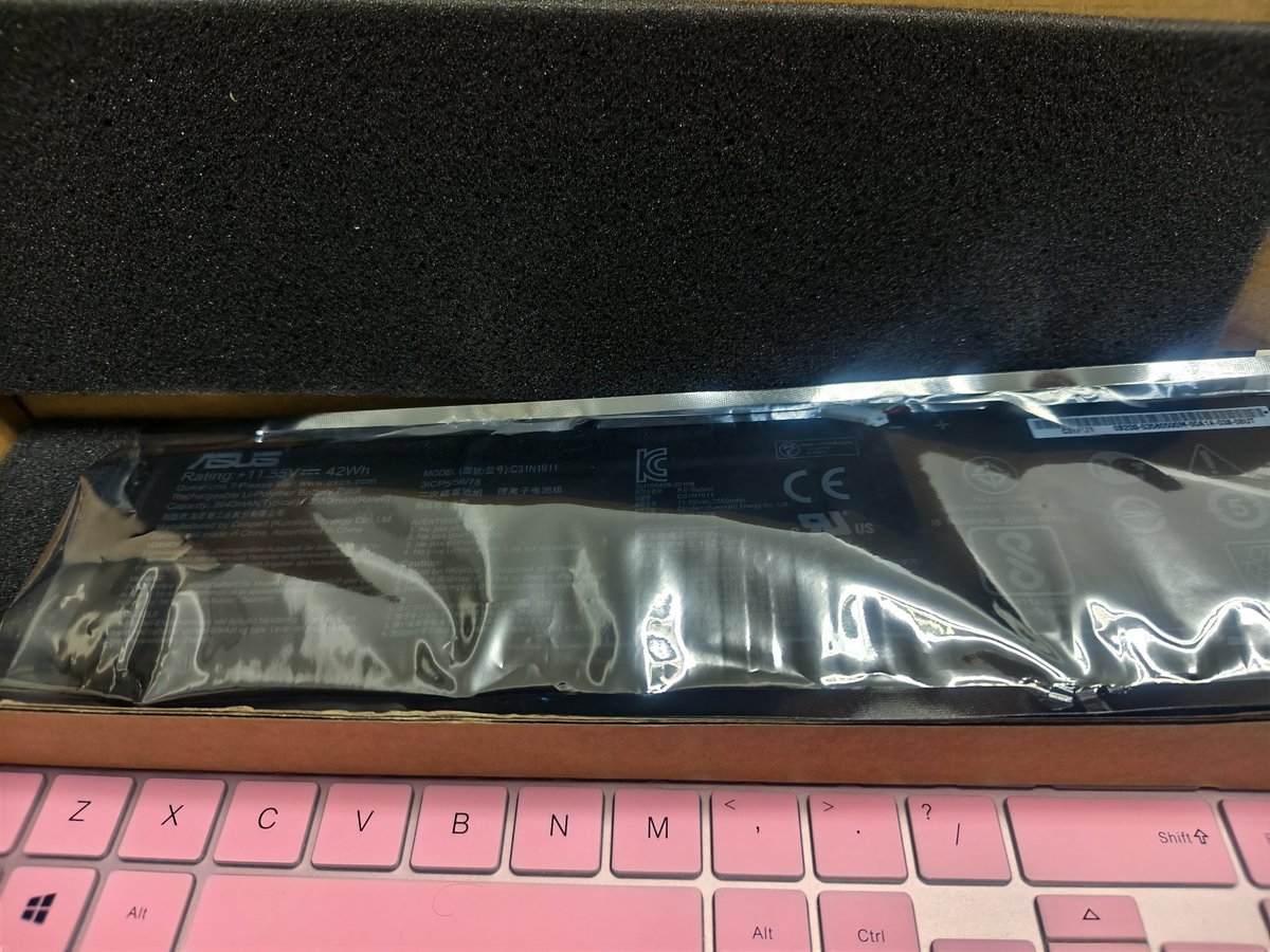 Ting_ccc's tweet photo. 成就+1
自己换电脑电池，嘿嘿₍˄·͈༝·͈˄*₎◞ ̑̑ https://t.co/WCPuKp8Ln8