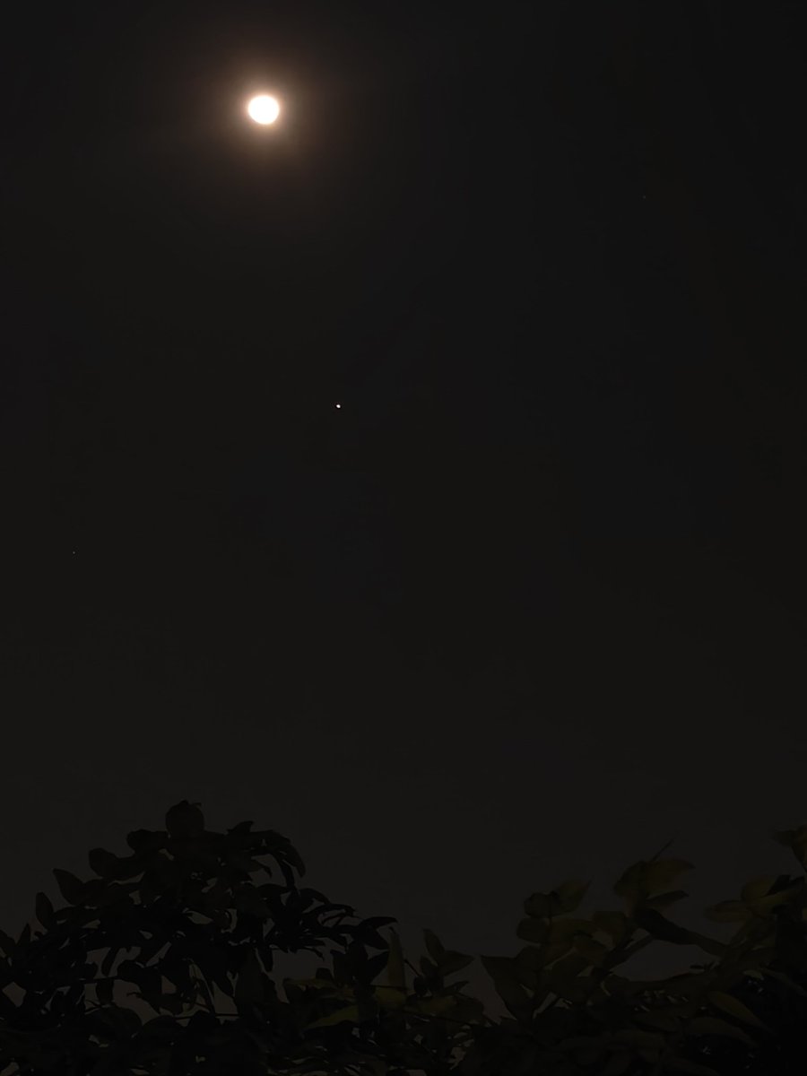 SoloWandergram's tweet photo. कितने नज़ारे देखे हैं कुदरत के 🌄🌊
पर एक भी न तुमसे हसीन 💖🌙
#moonclick https://t.co/0GNOjuh1Ut