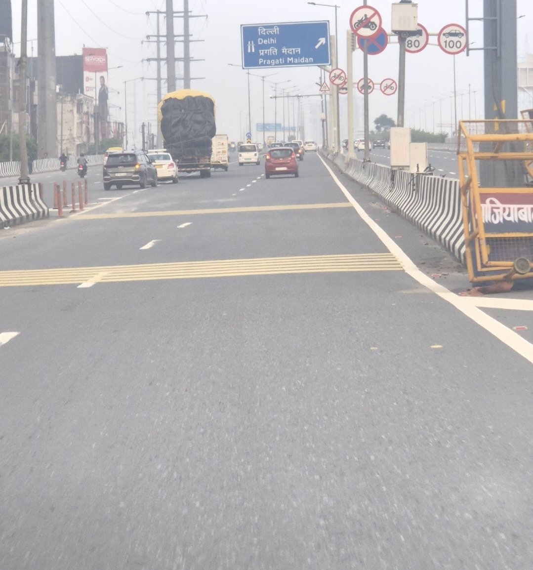 Umeed2020's tweet photo. T-8 @uptrafficpolice @Uppolice @Gzbtrafficpol @Noidatraffic @ghaziabadpolice @noidapolice @UPGovt @myogiadityanath 1 Sir on NH-24 Bikes are completely prohibited on the median (middle line) between Lal Kuan UP Gate on NH-24. Yet, bikers openly ride there. https://t.co/4Yc6f8pzZa