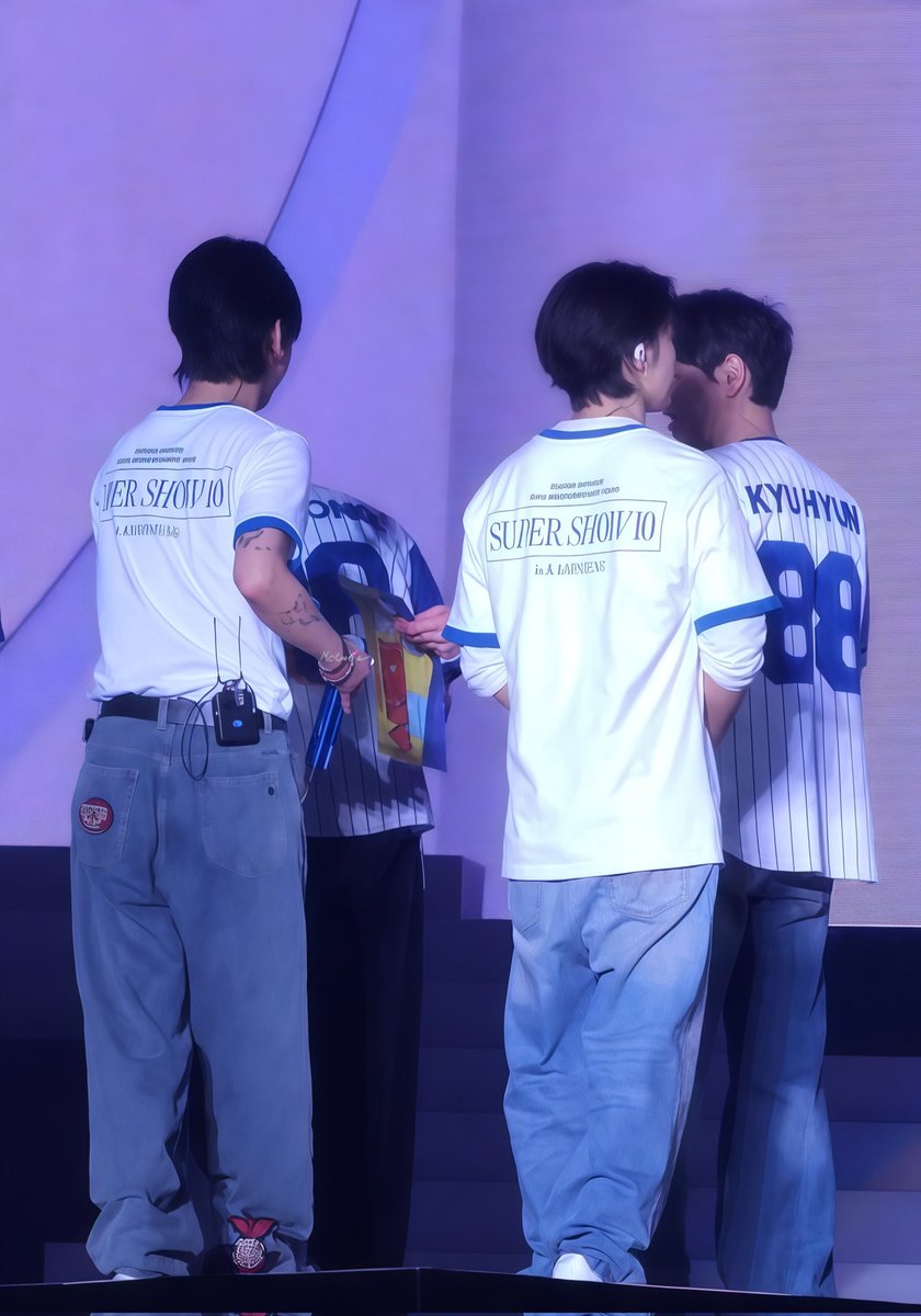 McCutie824's tweet photo. 20260125 SUPER JUNIOR 20th Anniversary TOUR
SS10 in Kaohsiung Day 3

He cares about him❤️

#슈퍼주니어 #SUPERJUNIOR
#규성 #예규 #YeKyu #Kyusung 
#ギュイェ #圭云 #Kyuhyun #Yesung
#20th_Anniversary_TOUR
#SUPERSHOW #SUPERSHOW10 #supershow10inkaohsiung https://t.co/5yoQi2idbB
