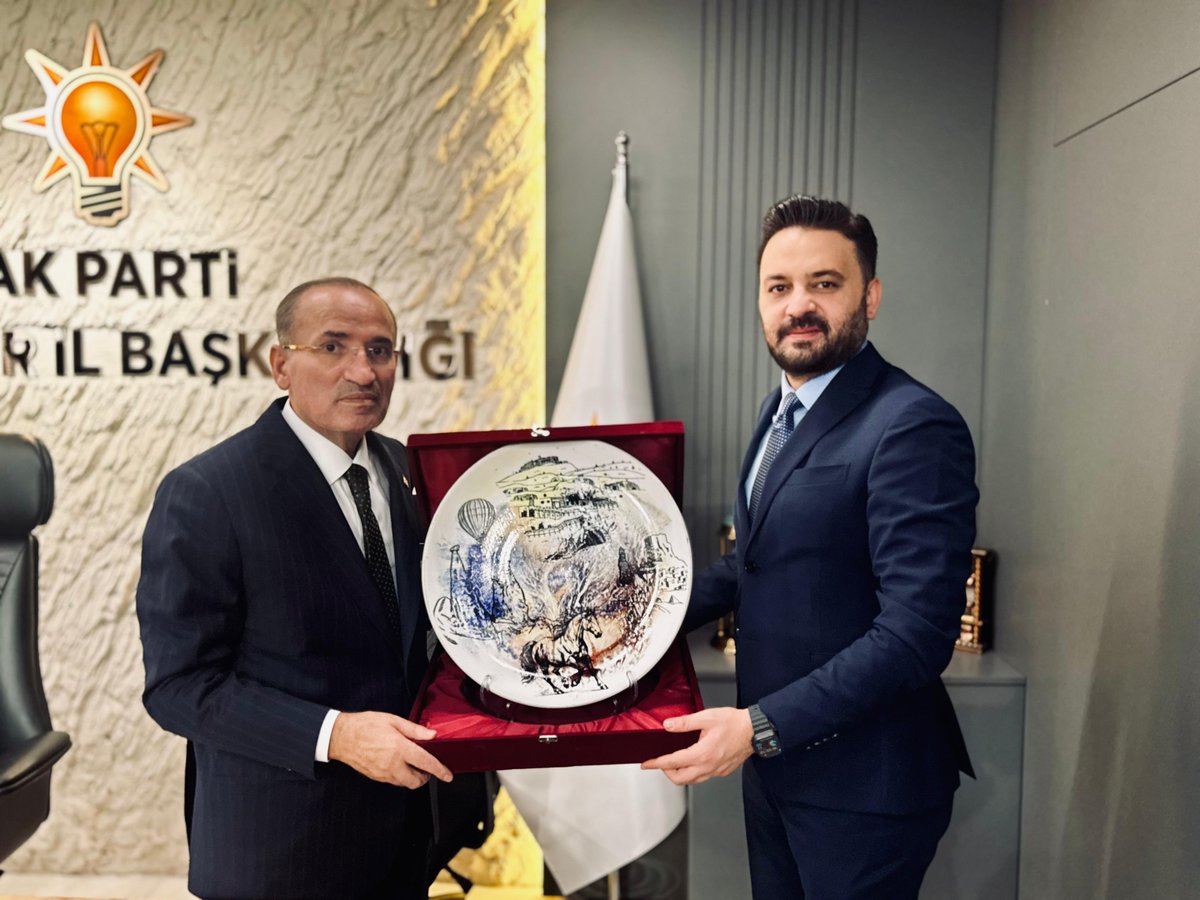 av_mfa's tweet photo. 📍 İl Başkanlığımızdayız

Tecrübesiyle devlet hafızasına, duruşuyla millet iradesine değer katan;
Önceki dönem Adalet Bakanımız, Şanlıurfa Milletvekilimiz ve Türkiye Büyük Millet Meclisi Başkanvekilimiz
Sn. Bekir Bozdağ’ı İl Başkanlığımızda misafir etmenin memnuniyetini yaşadık.

Şehrimiz ve teşkilatımız adına verimli istişarelere vesile olan bu nazik ziyaretleri için teşekkür ediyoruz. 

@bybekirbozdag
