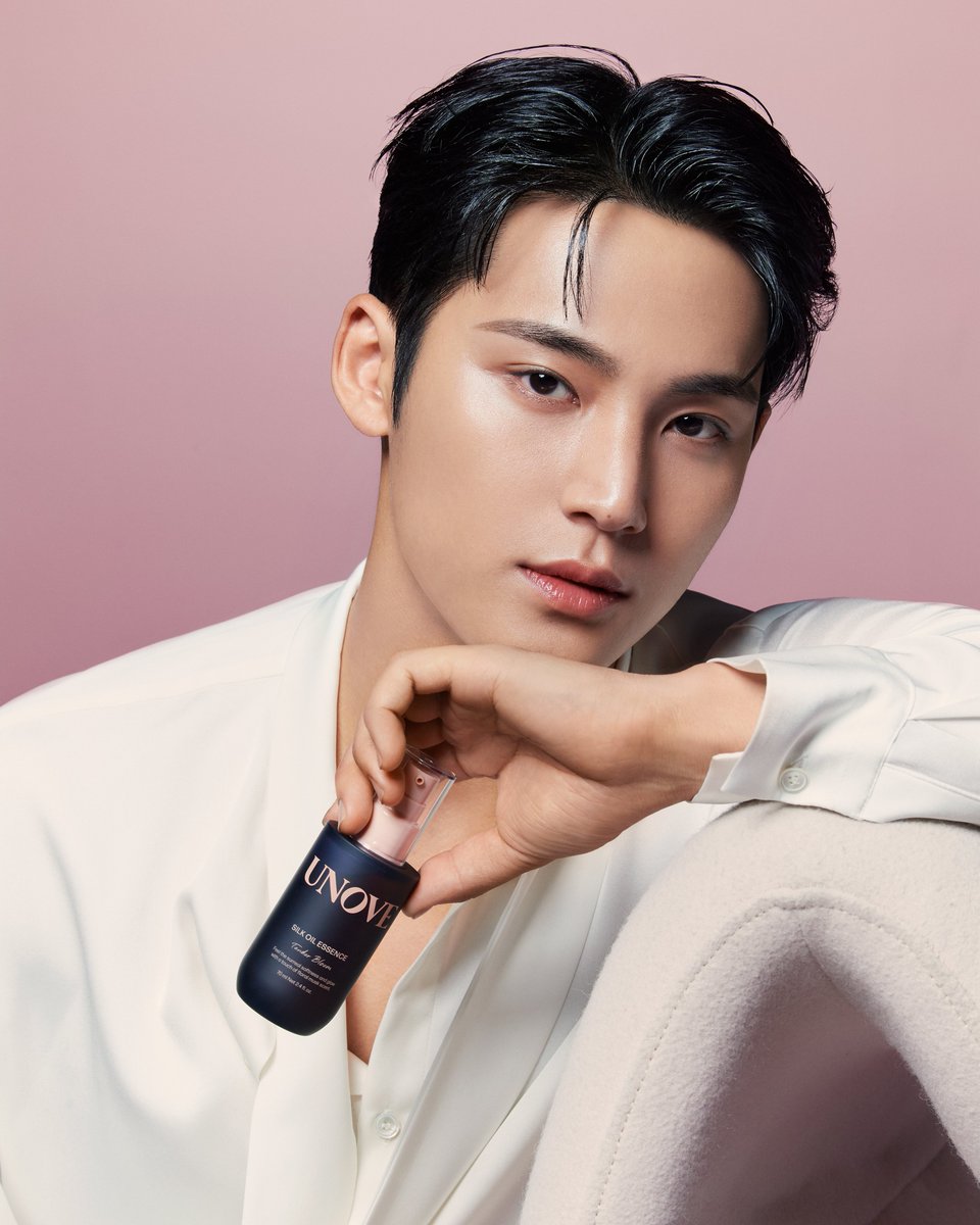 𝐒𝐢𝐥𝐤 𝐇𝐚𝐢𝐫 𝐎𝐢𝐥 
펌·염색·열 스타일링으로 손상된 모발,
민규의 머릿결처럼 건강하고 윤기나게.

끈적임없는 포뮬러가 모발에 고르게 스며들어 
차분하게 정돈된 결과 은은한 윤기를 완성해줍니다.

#어노브 #UNOVE #민규 #실크헤어오일 #어노브에센스