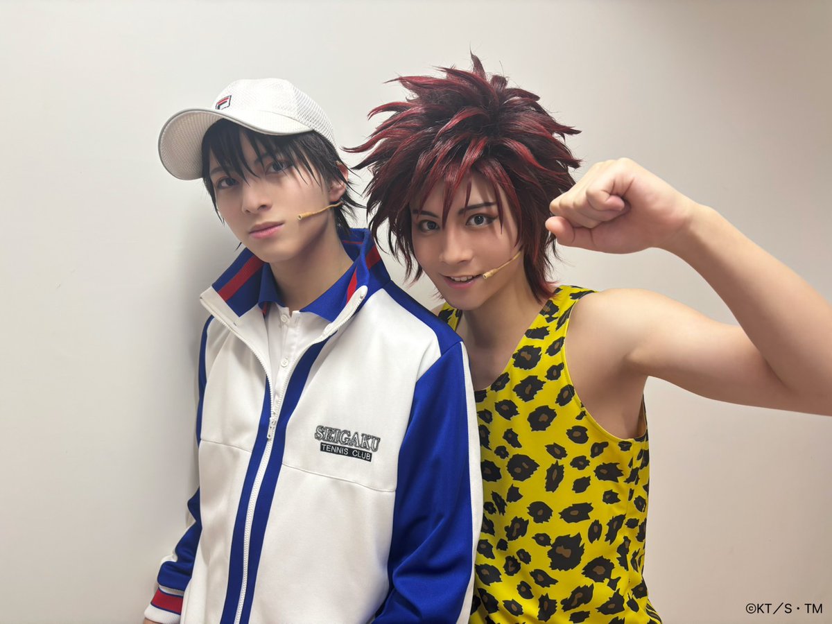 TennimuNews's tweet image. 【#テニミュ　四天宝寺公演カウントダウン】
公演初日まであと１日！✨✨

カウントダウン最後を飾るのは、
東と西のスーパールーキー、
リョーマと金太郎の写真をお届けします📷！

劇場が揺れるほどの熱い戦い、ついに明日開幕です！🔥🔥
パルテノン多摩…