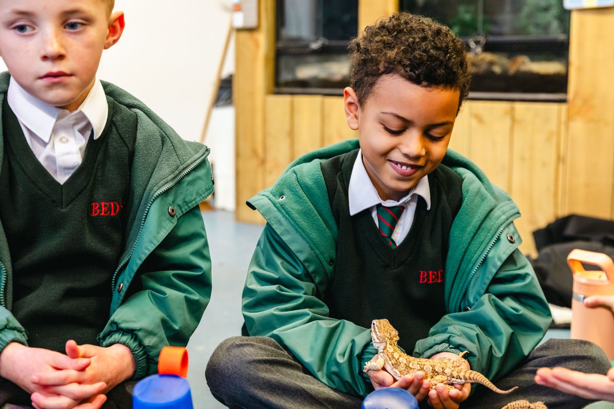 bedesprep's tweet image. Year 2 had a fantastic morning at the Senior School zoo this week!

Having studied herbivores, carnivores and omnivores in their recent Science lessons, they impressed the zookeepers with their knowledge and observations!

They met lemurs, squirrel monkeys and Drew the binturong!