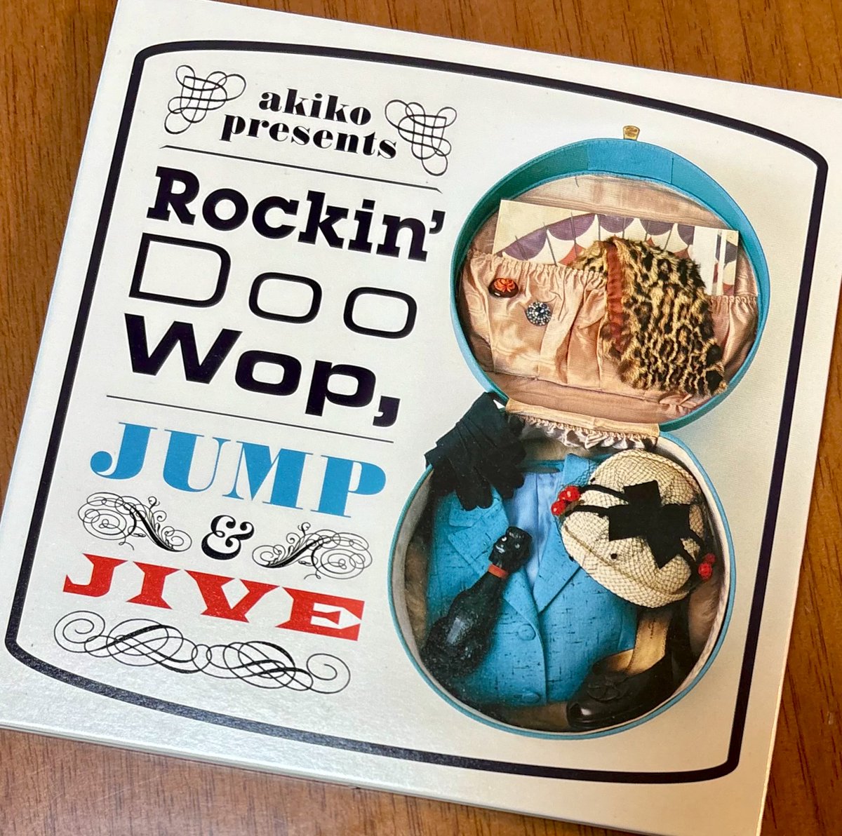 m527y's tweet photo. 今宵はジャズシンガー #akiko さんプロデュースのゴキゲンなアルバムでリラックス〜😆💿✨✨
#LouisPrima #JustAGigoloIAintGotNobody #JumpandJive #jazz
https://t.co/zsZO13rlq0 https://t.co/WjSG8qTG5v