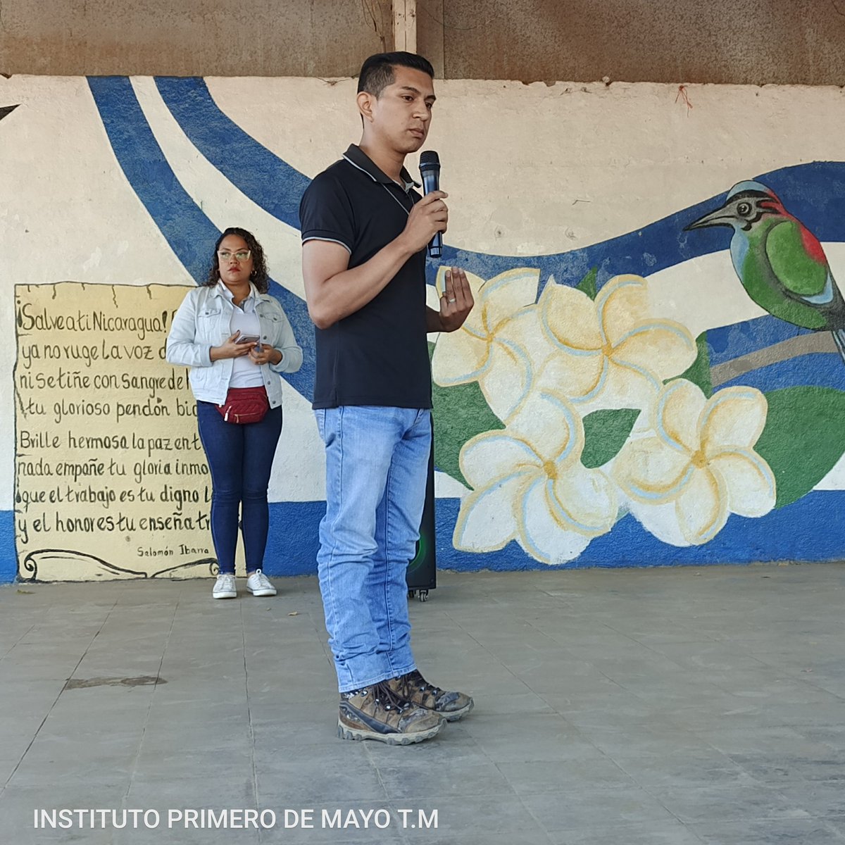 Acto Cívico con la participación de estudiantes del Turno Matutino.