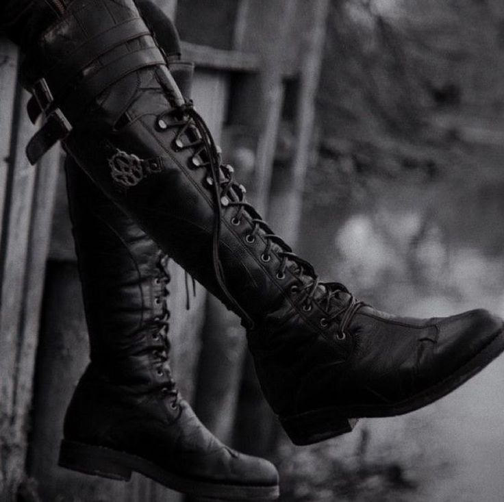 Vɪᴏʟᴇᴛ Sᴏʀʀᴇɴɢᴀɪʟ (Pᴀʀᴏᴅʏ) tweet media