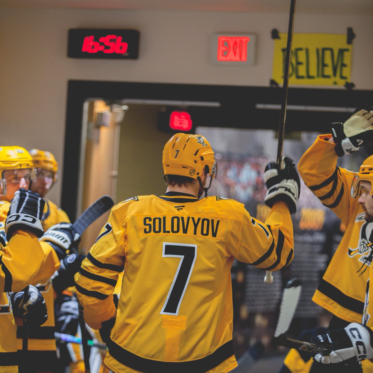 Penguins Jesus tweet media