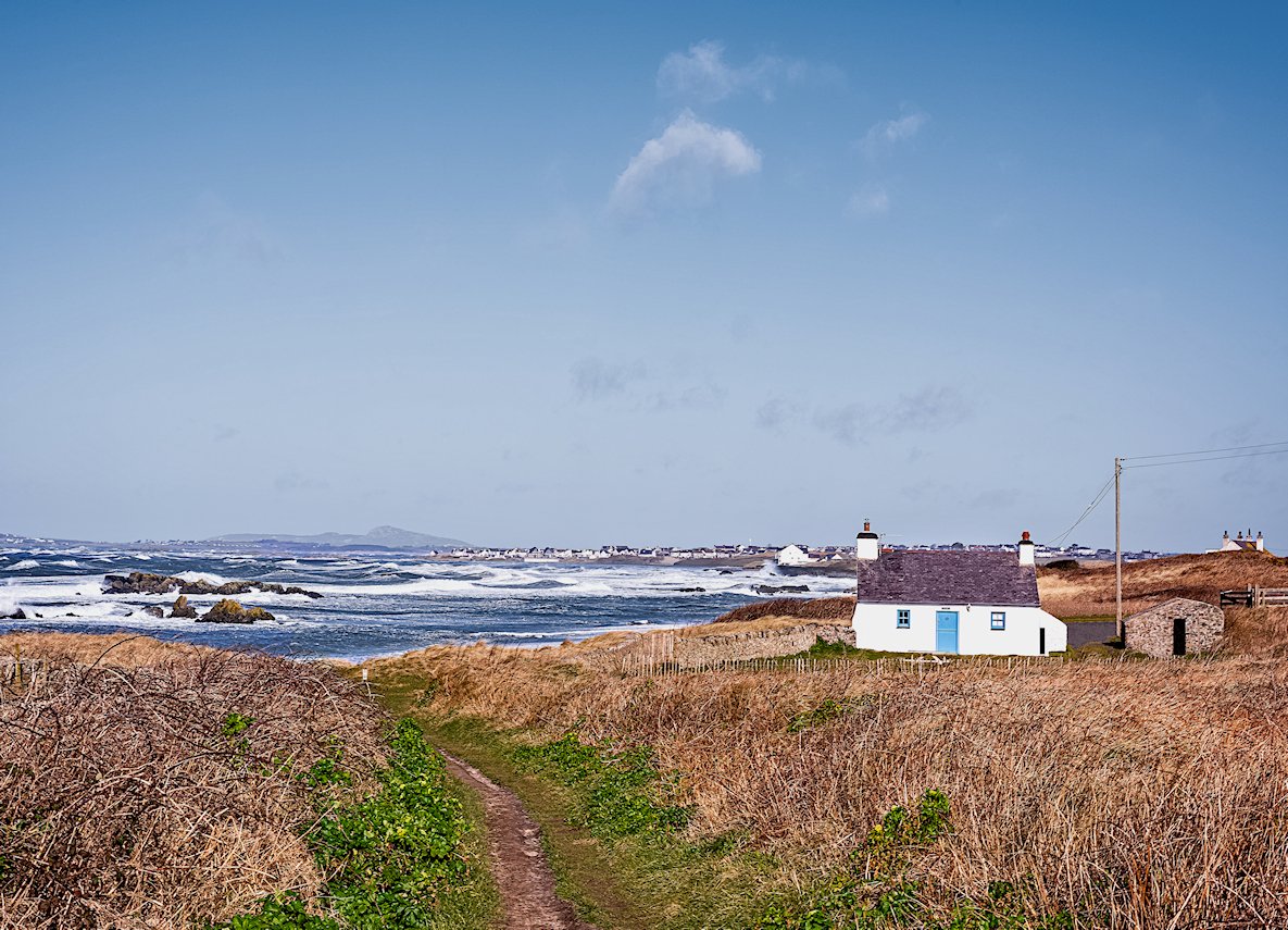 BJRoberts's tweet photo. January on Ynys Môn at Tyn Towyn cottage, between the sandy Cable Bay and Porth Nobla beaches. @Ruth_ITV @AngleseyScMedia @NWalesSocial @northwaleslive @northwalescom @AllThingsCymru #YnysMôn #Anglesey #Rhosneigr #Sandy #CableBay #PorthNobla #Beaches #TynTowyn #January #Wales https://t.co/1huqXw9S5O