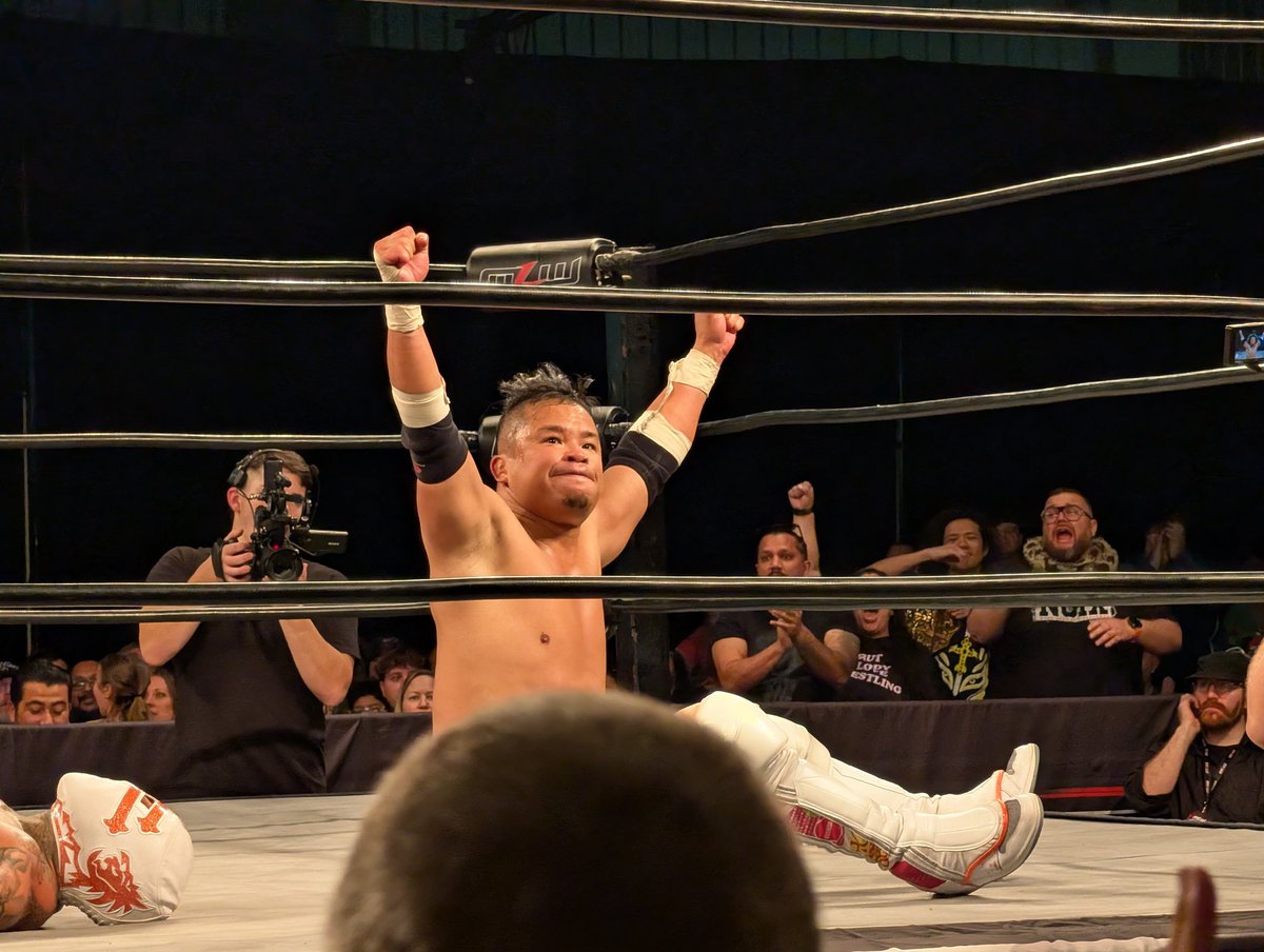 JeffReidUP's tweet image. #MLWBattleRiot #KUSHIDA defeats @YoSoyTemplario and subsequently joins Contra Unit! The crowd can't believe it!