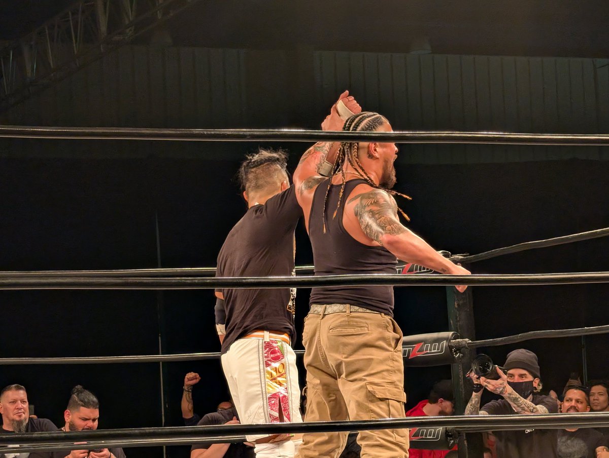 JeffReidUP's tweet image. #MLWBattleRiot #KUSHIDA defeats @YoSoyTemplario and subsequently joins Contra Unit! The crowd can't believe it!