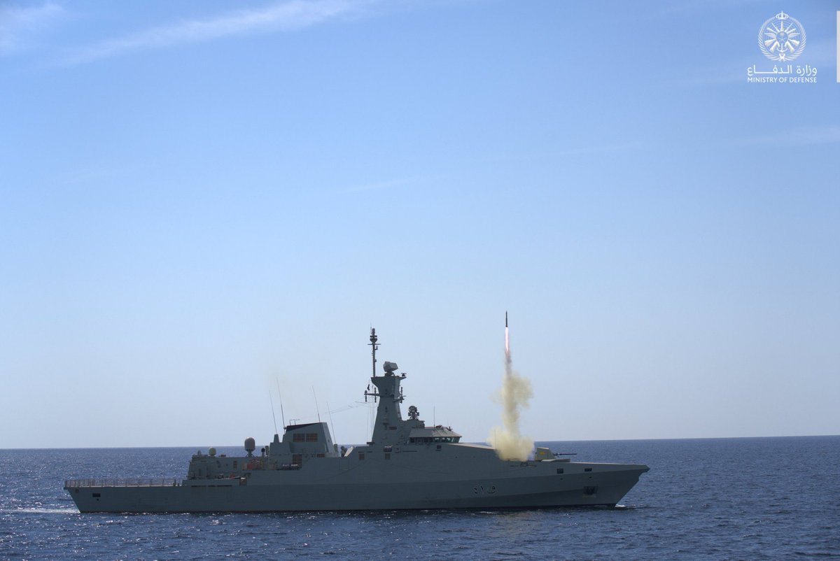 بالصواريخ والذخيرة الحية 🇸🇦🇴🇲

القوات البحرية {السعودية و العمانية}
تملأ سماء خليج عمان بالرماية في المناورة المهمة التي تأتي في توقيت أهم 

- هذه المناورة مستمرة منذ 5 أيام 

بحضور معالي رئيس أركان القوات البحرية السعودية الفريق الركن محمد الغريبي، وقائد البحرية السلطانية