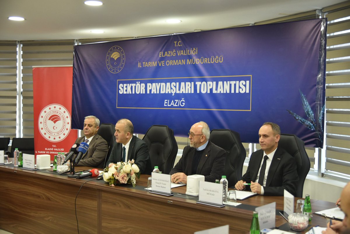 Elazığ Valisi Sayın Numan Hatipoğlu'nun başkanlığında, Elazığ İl Tarım ve Orman Müdürlüğü tarafından düzenlenen Sektör Paydaşları Toplantısı gerçekleştirildi. Toplantıya Yönetim Kurulu Başkanımız Mehmet Ali Dumandağ da katıldı.