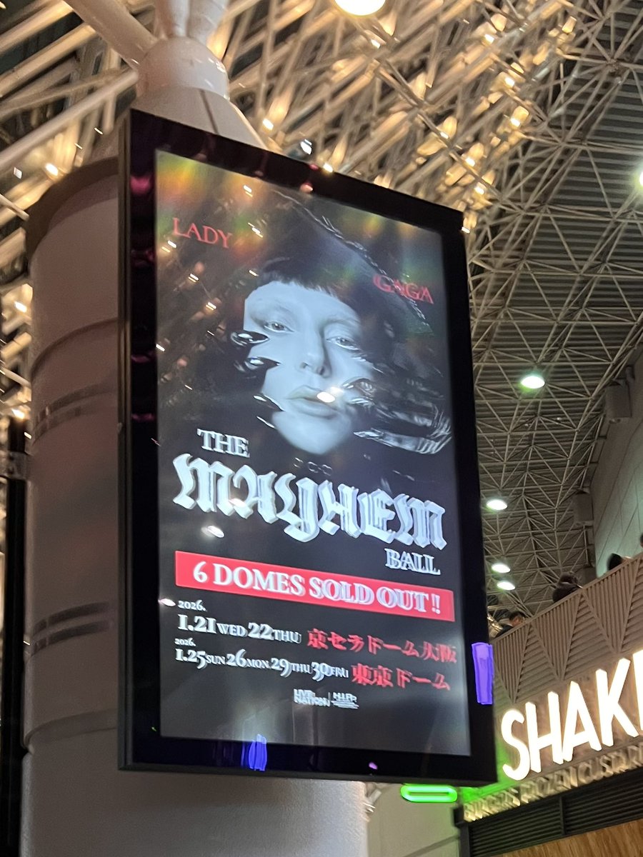 Lady Gaga in 東京ドーム言葉にならない2時間半。超絶全身全霊の歌唱とダンスと鍛錬の賜物のスタイルと人間味に涙ちょちょきれ。メイク落として出てきたカーテンコールも、観客と共演者たちへの愛がいっぱいで、いつまでも手を振る姿めちゃ可愛かった。「Die with a Smile」聴けて幸せだった〜❣️