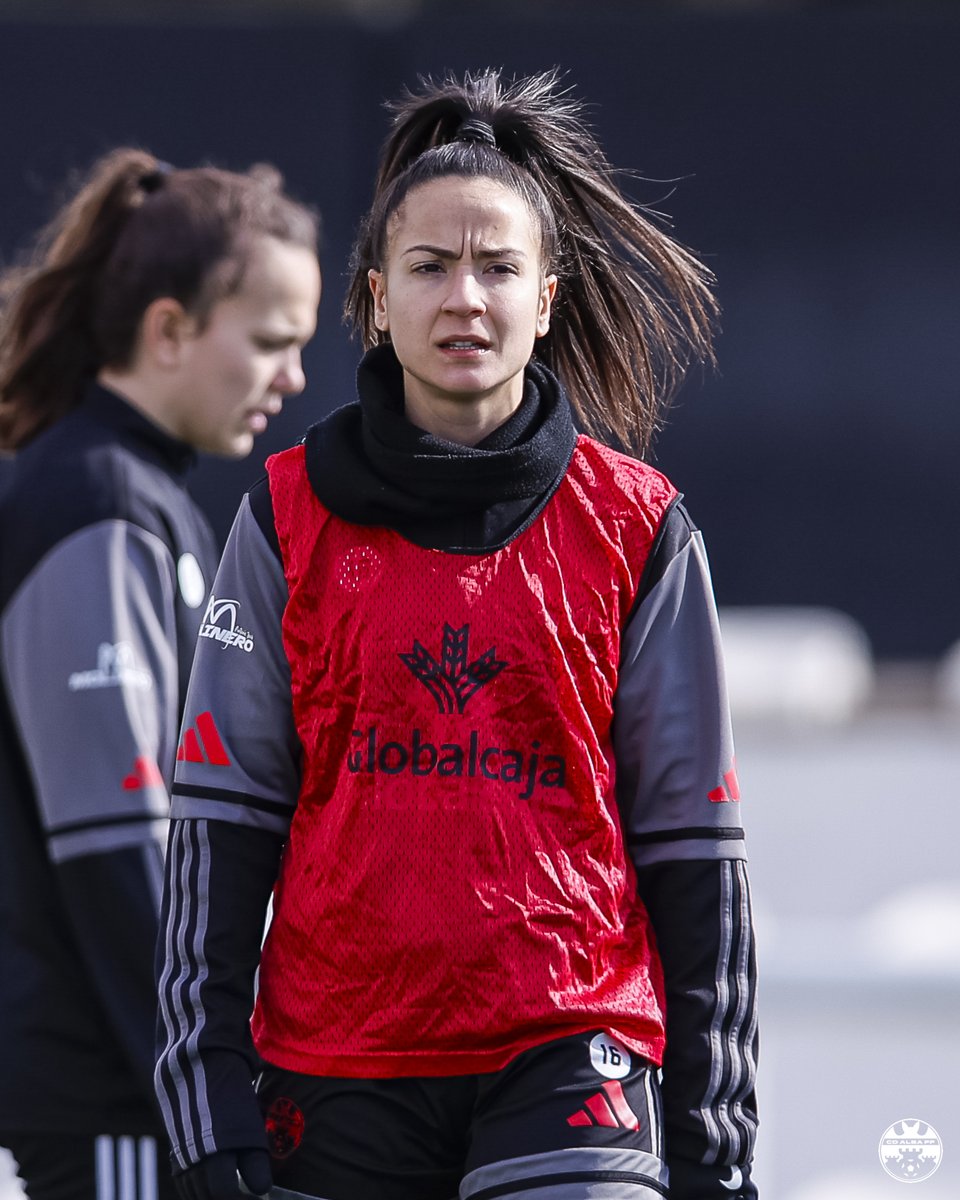 Mentalizadas🧠

Último entrenamiento antes de nuestro partido de mañana 🤍