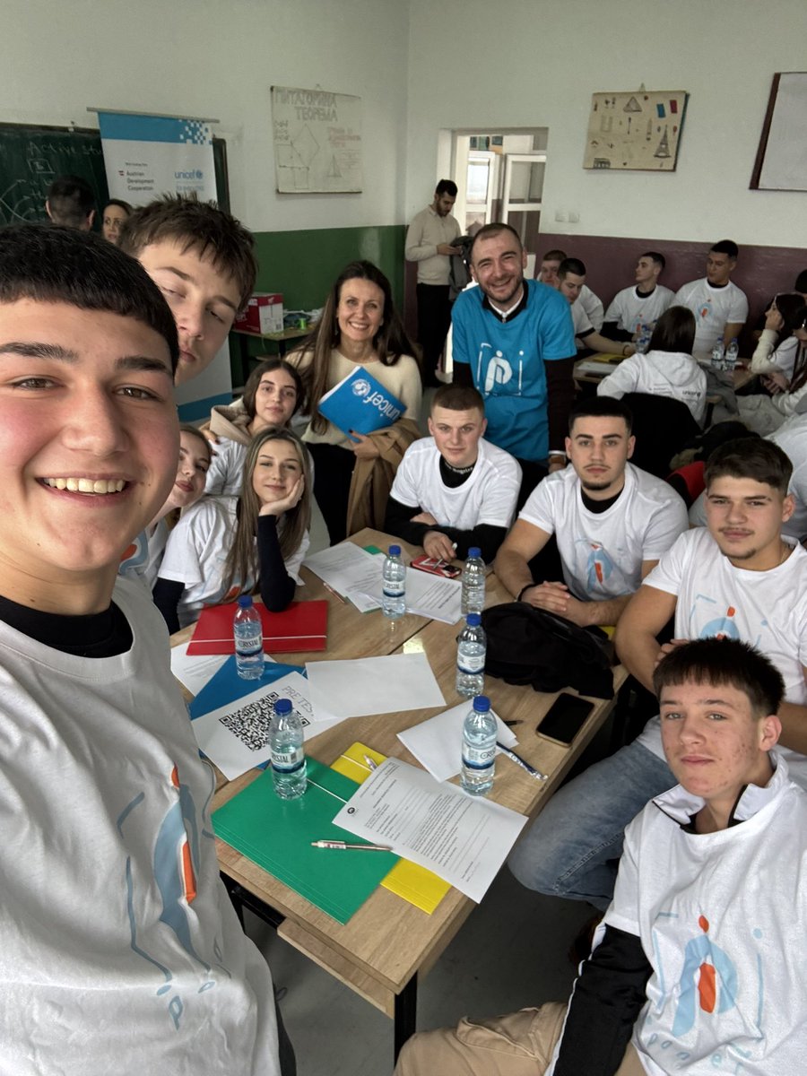 VeronikaVash's tweet photo. Today in  #Partesh to open @UNICEFKosovo youth workshop “Ponder” aimed at developing critical thinking and addressing misinformation supported by the 🇦🇹 Development Agency. It’s always refreshing to engage with young people and hear their ideas https://t.co/bq2ahBHykF