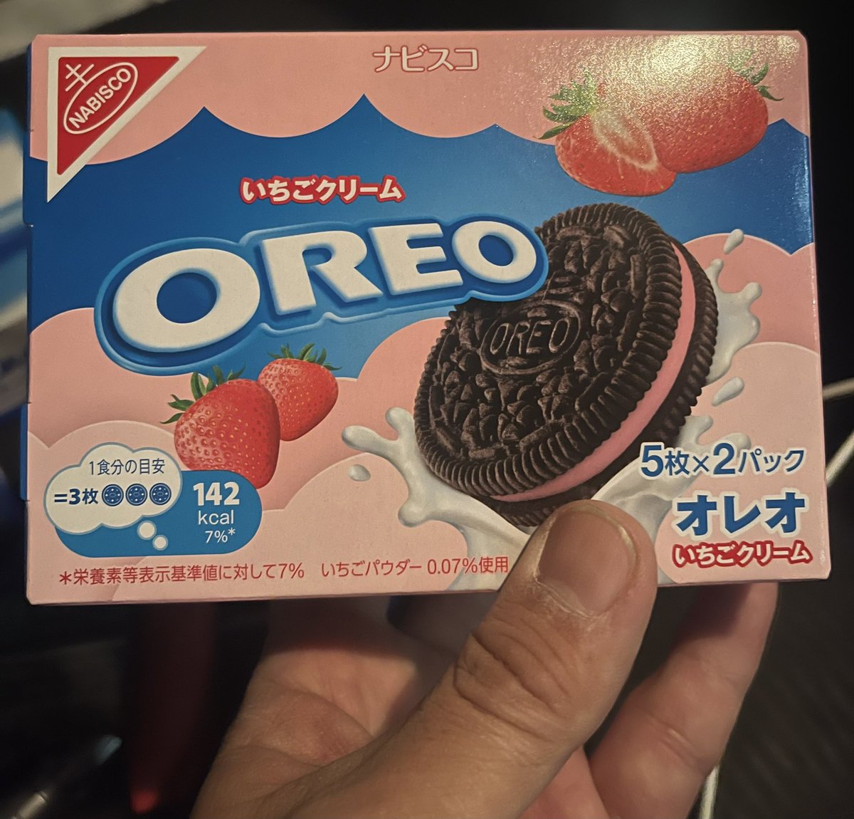 今日のおやつ🍓🍪 初めて食べる 美味しいかな🙃