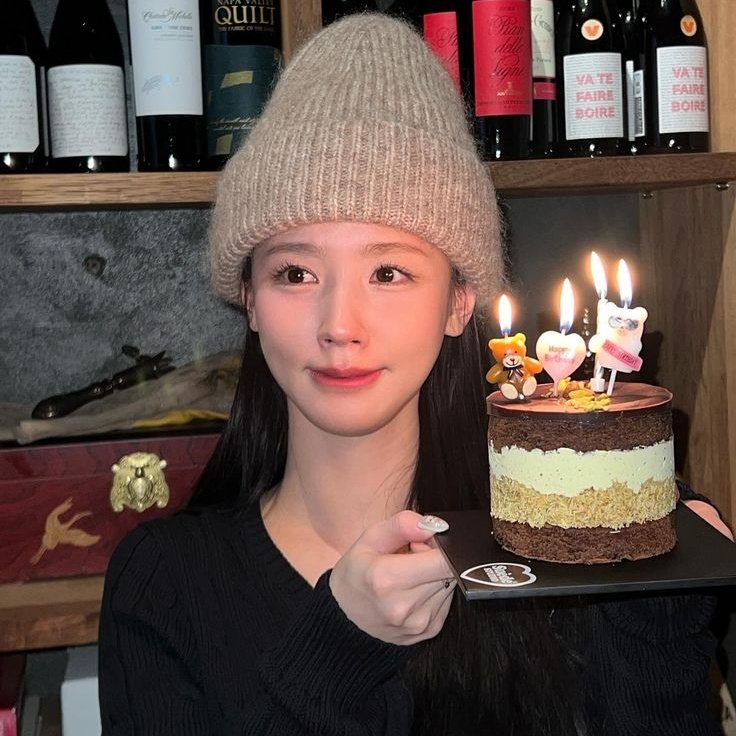 searchmiyeon's tweet photo. RT AND REPLY 

HAPPY MIYEON DAY 
#며니생일와따아
#MYLove_MIYEON_Day https://t.co/ezawPh7Gfu