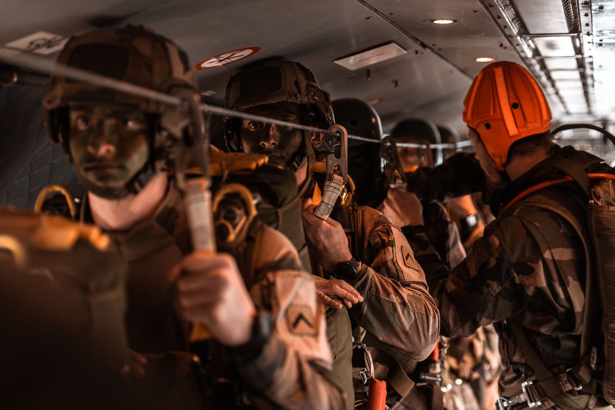 École des troupes aéroportées tweet media