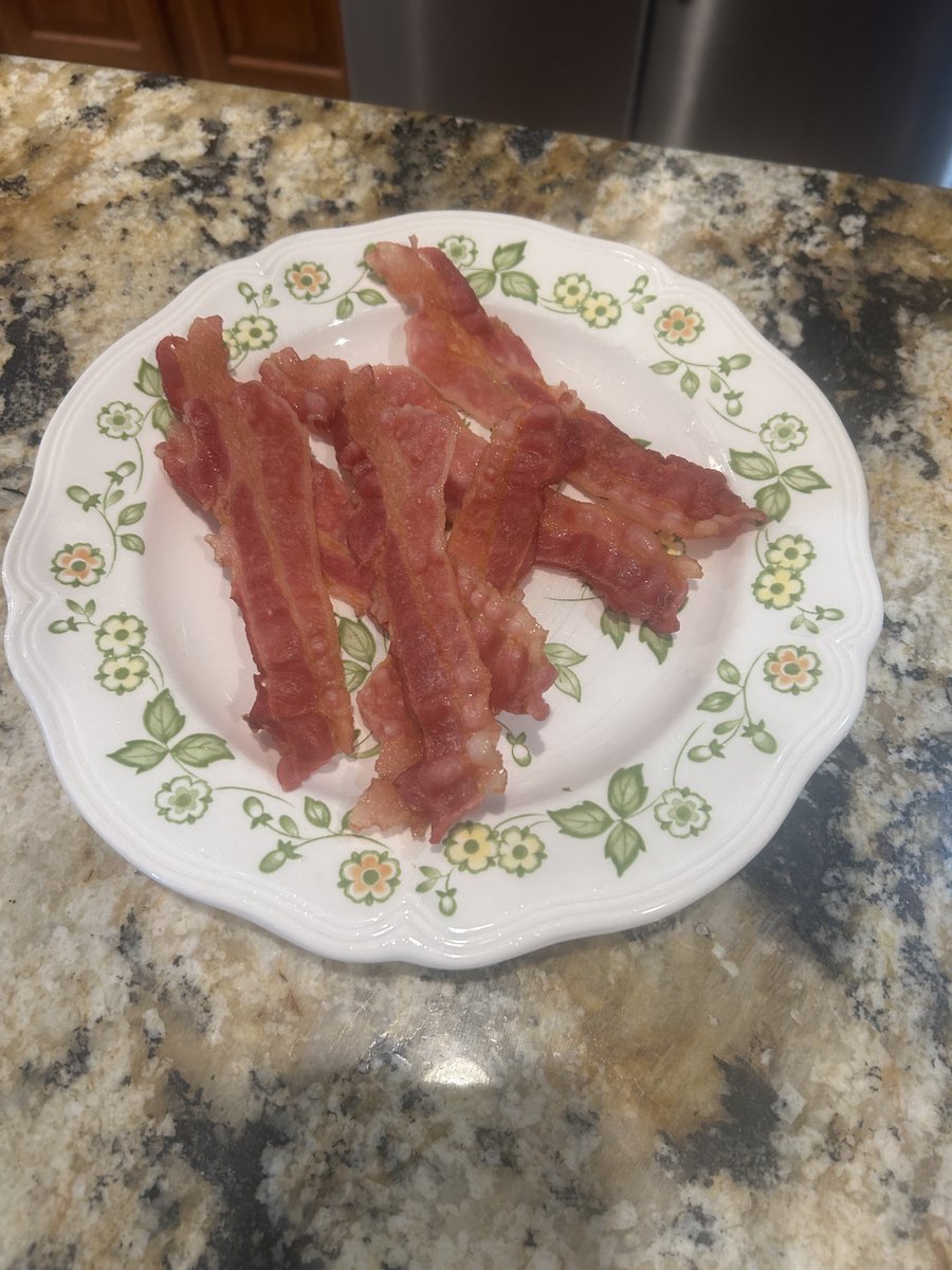 North2North's tweet photo. Breakfast and had 4 strips already #GoodBlessAmerica https://t.co/vsAmTjpkpX