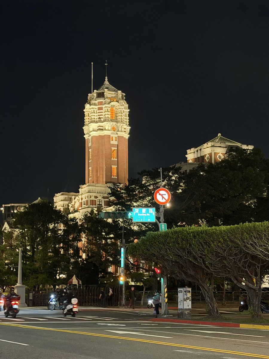 fmpxee's tweet image. 夜に浮かぶ台北のランドマーク。
時間がゆっくり流れる。