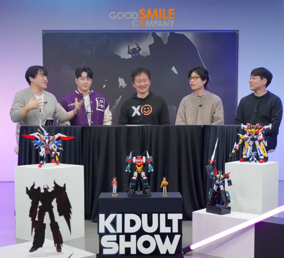 1. 新しいメイン勇者は製作中であり、1年~1年半以内に発表予定
2. THE合体は、勇者以外の3体合体ロボットを開発中
3. ガンマックス開発進行中
#勇者シリーズ #yuusha #braveseries #용자시리즈