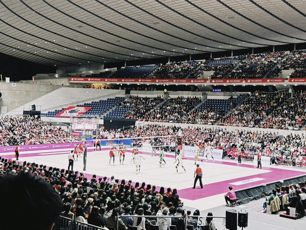 バレー好きの友達に連れられて初のバレー観戦！！
めちゃくちゃ楽しかったしかっこよかったああ！！🏐🔥
