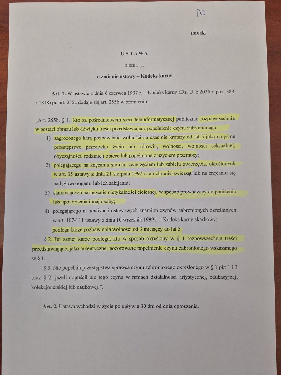 A tak wyglądają dwa projekty. Jeden autorstwa <a href="/pisorgpl/">Prawo i Sprawiedliwość</a> (złożony wiele miesięcy temu), drugi autorstwa <a href="/Obywatelska_KO/">Koalicja Obywatelska</a> (złożony wczoraj). Na żółto tekst ten sam (ukradziony).🙆‍♀️