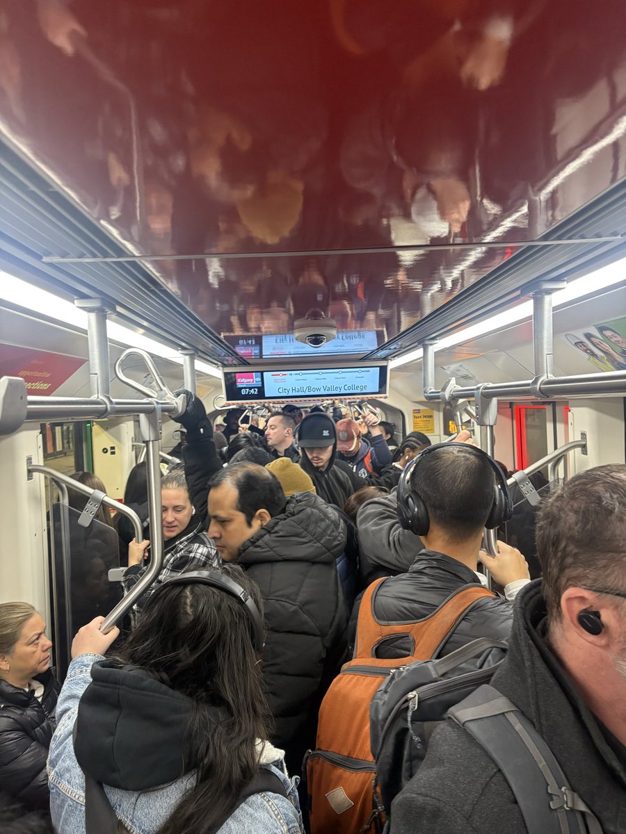 angevilchris's tweet photo. Everyone hates it here @calgarytransit https://t.co/RIzt6MQzsl