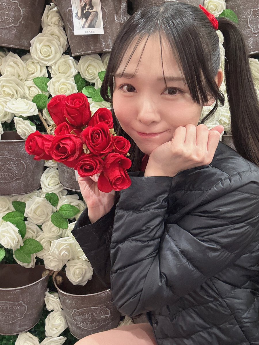 愛のバラ10本🌹🌹🌹🌹🌹🌹🌹🌹🌹🌹✨いただきました〜！！！！！圧巻！！！！！

私たちはバラの代わりに小さいカードがいただけるんやけどそこに「Happy Birth Day」って書いてくれてて嬉しかったです🥲💓お祝いありがとう🎀

投票チェキでの応援もありがとうございました😭✨皆様に大感謝！！！ https://t.co/7ZynNjrYJe