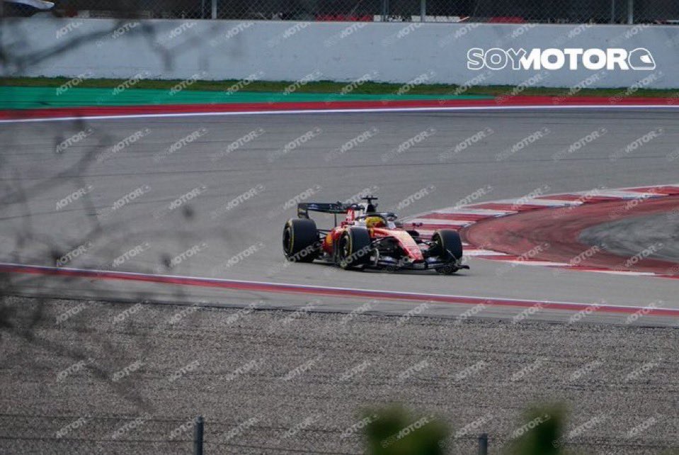 FerrariDailyPL's tweet image. Lewis Hamilton wyjechał na tor!

🗞️ [@SoyMotor]
#F1PL #F1Testing #ElevenF1
