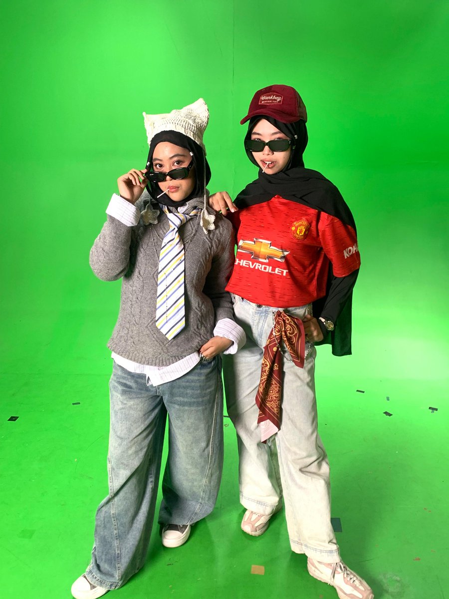 advertisement tweet media