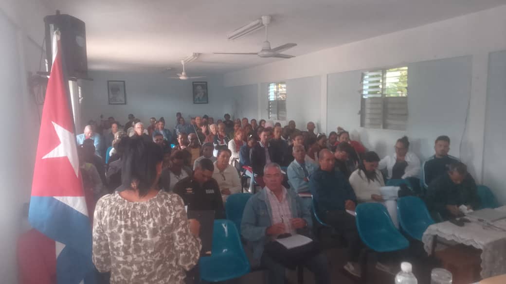 Los plenos extraordinarios  de  los CMPCC  continuaron sus sesiones en la provincia #Artemisa, poner en práctica los acuerdos del XI Pleno del Comité Central  ha centrado los análisis,a partir  de las potencialidades del cada territorio.
<a href="/PartidoPCC/">Partido Comunista de Cuba</a>
<a href="/DiazCanelB/">Miguel Díaz-Canel Bermúdez</a>
#CubaEstáFirme