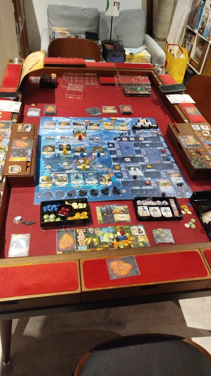 Arnak Big Box. 2 nuevos mapas con cositas nuevas muy chulas. No soy mucho d estetica, pero el arte d esta edicion me encanta. JUEGAZO!!