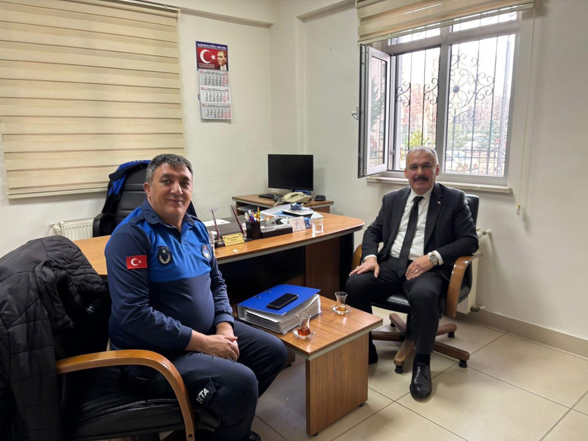 Mamak ilçemizde hizmet veren Üreğil Zabıta Karakolu’muzu ziyaret ettik.
Karakol Amirimiz Oktay Çökelek ve kıymetli personelimizle birlikte bölgemizin sorunları ve çözüm önerileri üzerine verimli bir sohbet gerçekleştirdik.
İlgi ve alakaları için teşekkür ederim.